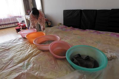 永善楼上漏水，住户失联，小区没物管，业主维权难！律师来支招……